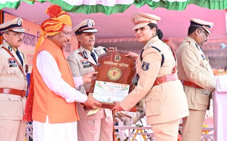 स्वतंत्रता दिवस समारोह: मुख्यमंत्री ने 35 पुलिस अधिकारियों एवं जवानों को पुलिस पदकों से किया सम्मानित