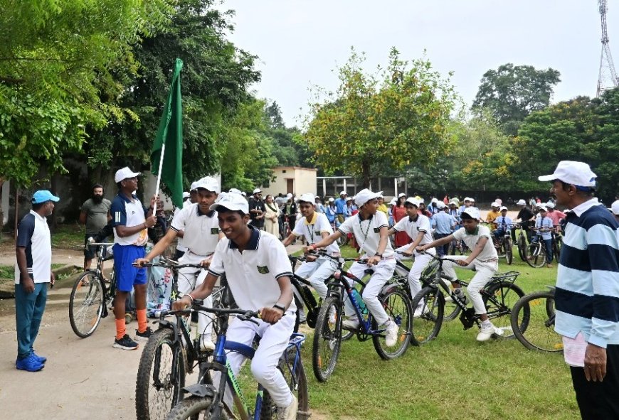 राष्ट्रीय खेल दिवस पर निकाली गई साइकल रैली