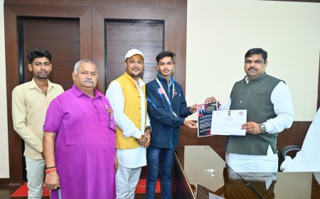 शिक्षा मंत्री श्री गजेन्द्र यादव से श्री ओमप्रकाश सेन ने की सौजन्य भेंट