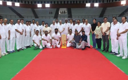 रजत जयंती के अवसर पर छत्तीसगढ़ उच्च न्यायालय के माननीय न्यायाधीशगण व बार एसोसिएशन सदस्यगण के मध्य मैत्री क्रिकेट मैच का आयोजन किया गया