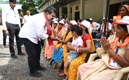 अयोध्या से लौटे प्रभु श्री रामलला के दर्शन कर 63 श्रद्धालुओं का उपमुख्यमंत्री श्री विजय शर्मा ने किया भव्य स्वागत और अभिनंदन