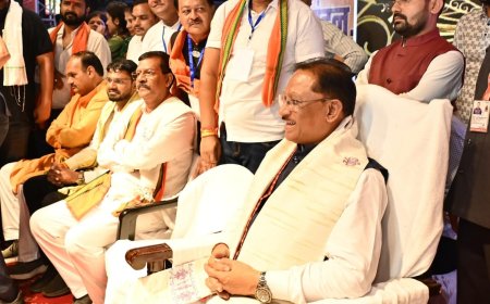 Tableaux depicting mythological tales and modern events draw huge crowds in Raipur