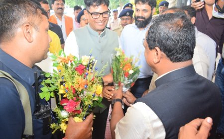 वित्त एवं जिले का प्रभारी मंत्री श्री ओ.पी. चौधरी के जशपुर आगमन पर जनप्रतिनिधियों और अधिकारियों ने किया आत्मीय स्वागत