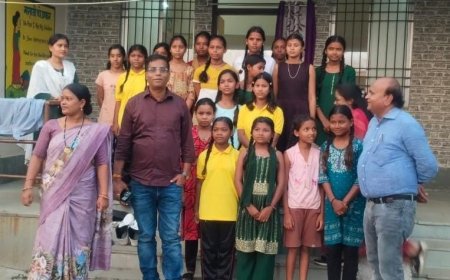 कलेक्टर ने भटगांव के बालक एवं बालिका छात्रावास का आकस्मिक निरीक्षण किया