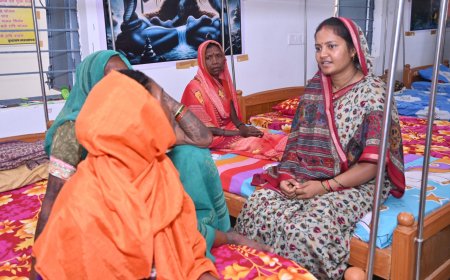 मंत्री श्रीमती लक्ष्मी राजवाड़े ने बलरामपुर में विभिन्न संस्थाओं का किया निरीक्षण