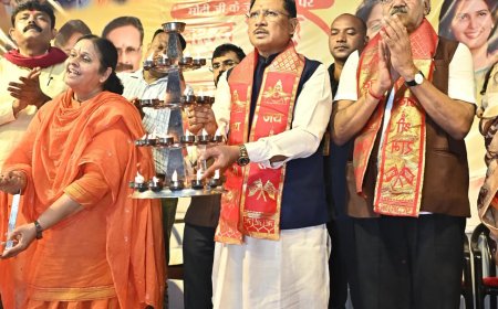 मुख्यमंत्री श्री साय खारुन मईया समरसता भव्य महाआरती में हुए शामिल : महाआरती में मंत्रोच्चार से गूंजा खारुन नदी का महादेव घाट  