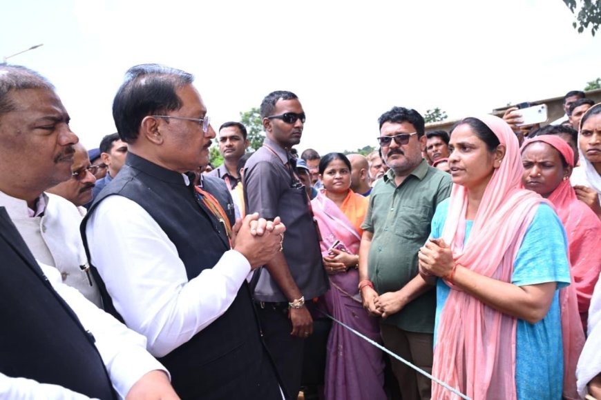 Raipur : Prompt Relief by Administration: Flood Victims Receive Rations