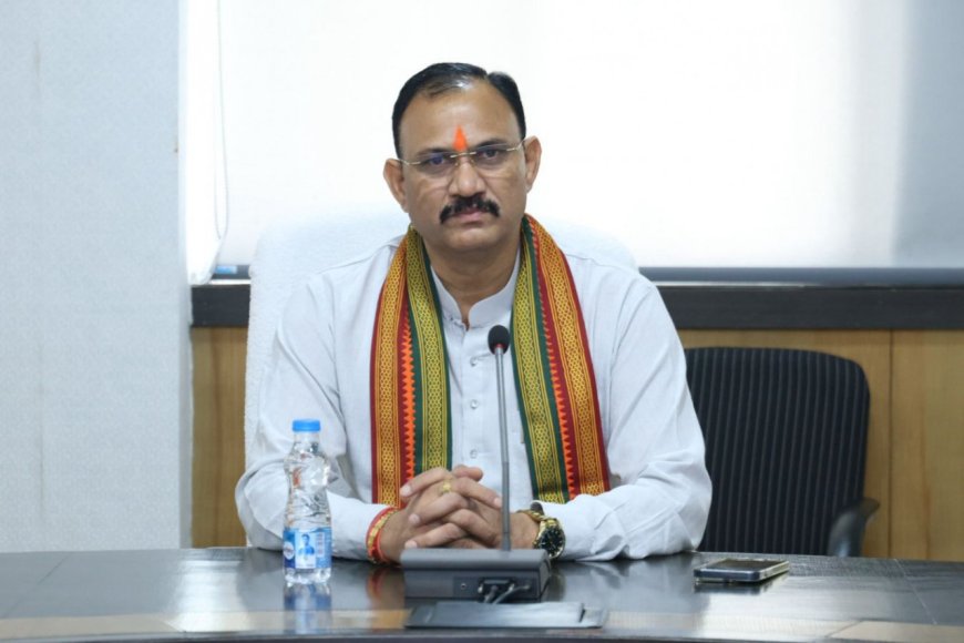 स्वास्थ्य मंत्री की अध्यक्षता में सभी चिकित्सा महाविद्यालयों के डीन एवं मेडिकल सुपरिटेंडेंट की समीक्षा बैठक