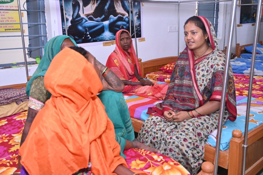 मंत्री श्रीमती लक्ष्मी राजवाड़े ने बलरामपुर में विभिन्न संस्थाओं का किया निरीक्षण