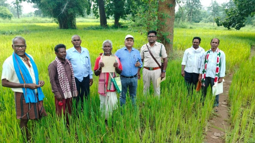 धरती आबा के तहत 42 आदिवासी किसानों को प्रदान किया गया वन अधिकार पत्र