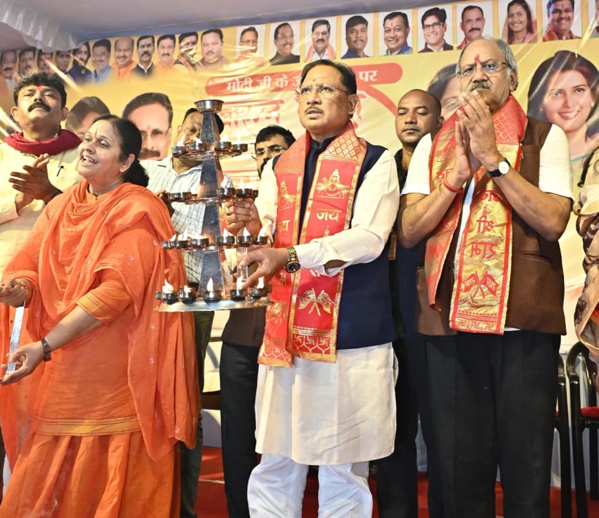 मुख्यमंत्री श्री साय खारुन मईया समरसता भव्य महाआरती में हुए शामिल : महाआरती में मंत्रोच्चार से गूंजा खारुन नदी का महादेव घाट  