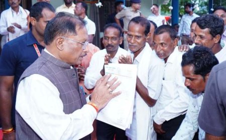 मुख्यमंत्री श्री विष्णु देव साय को दीपपर्व की शुभकामनाएं देने बगिया में लगा रहा तांता