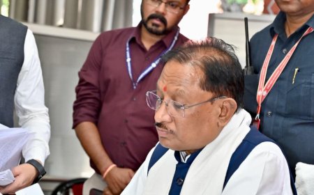 जनदर्शन : मुख्यमंत्री विष्णु देव साय ने आमजन की समस्याएँ सुनीं, मौके पर दिए त्वरित समाधान