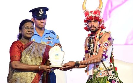 रायपुर : लोक कला महोत्सव में लिंगों घोटुल मांदरी नृत्य दल प्रथम कोण्डागांव जिले का बढ़ाया मान  