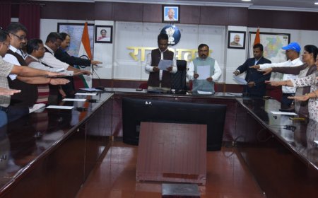 राजभवन सचिवालय के अधिकारियों-कर्मचारियों ने संविधान की प्रस्तावना का किया वाचन